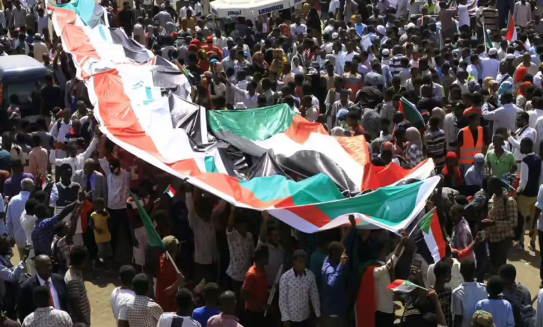 تيار كبير لمساندة الجهاز التنفيذي لحكومة السودان 1 علم السودان الثورة